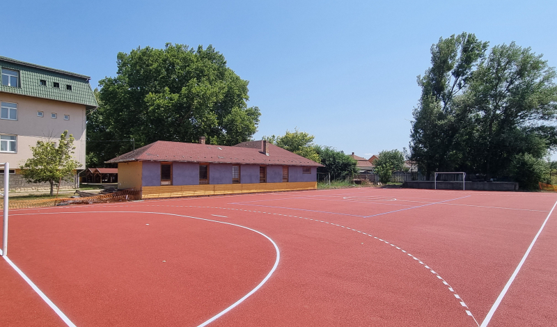 Tartan track multifunctional sport court